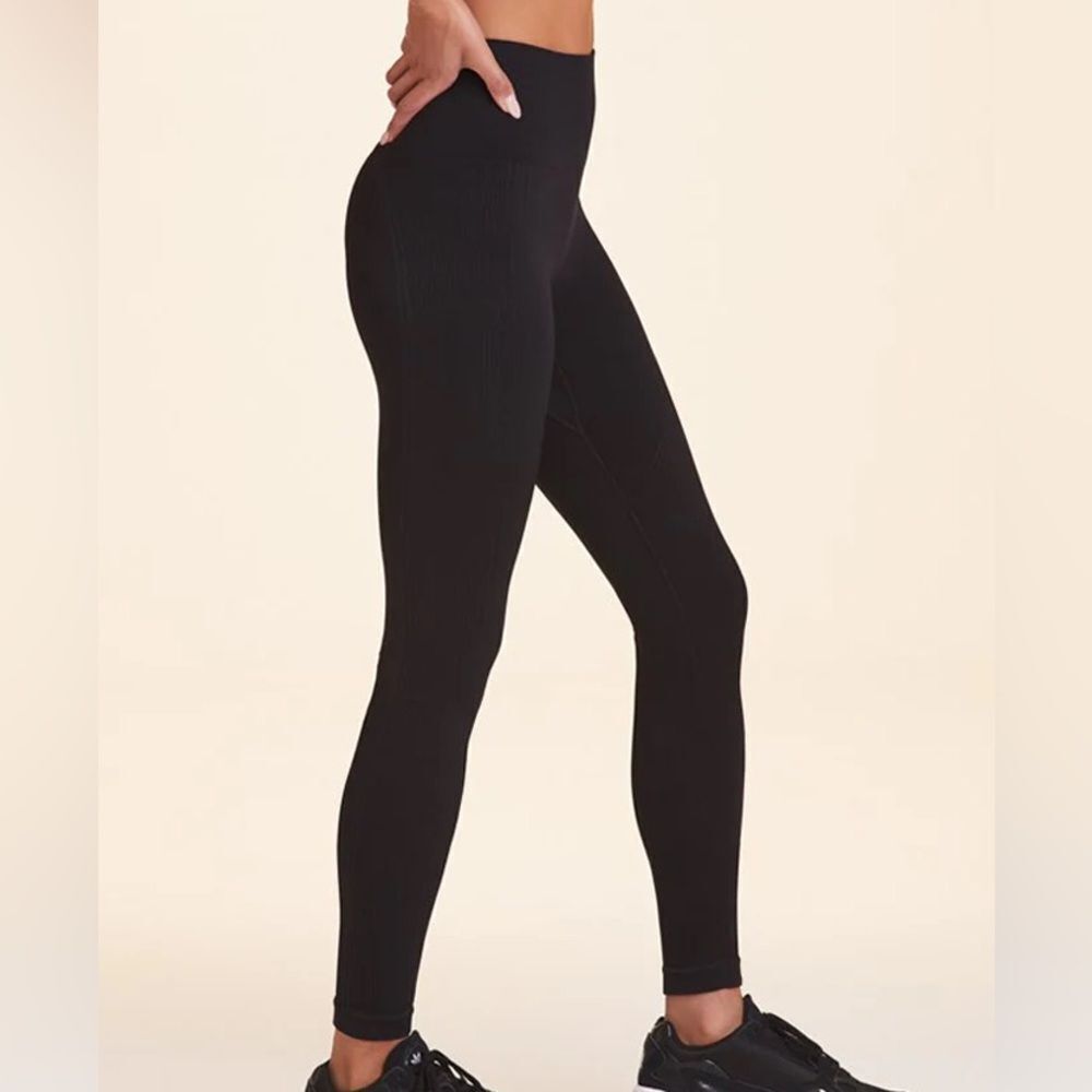 SKIRTSPORTS SIZE MEDIUM WOMENS FLORAL LEGGINGS